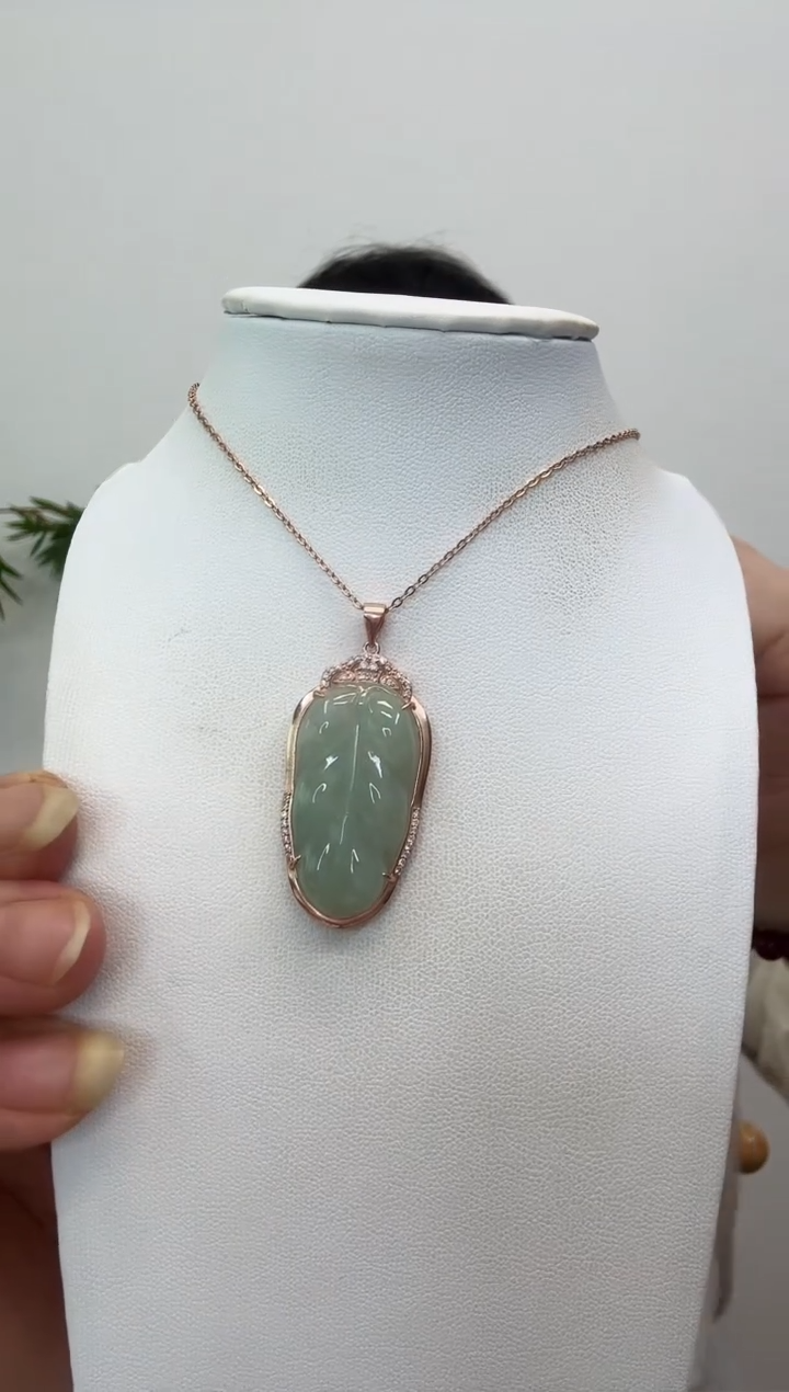 吊坠(赠链)银S925镶嵌翡翠小叶子玫瑰边