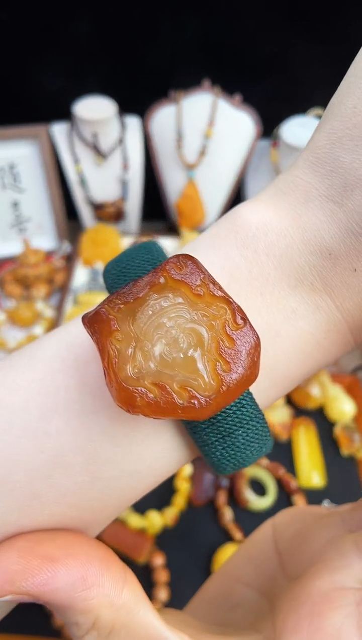 未镶嵌琥珀珠宝奇石柒月
