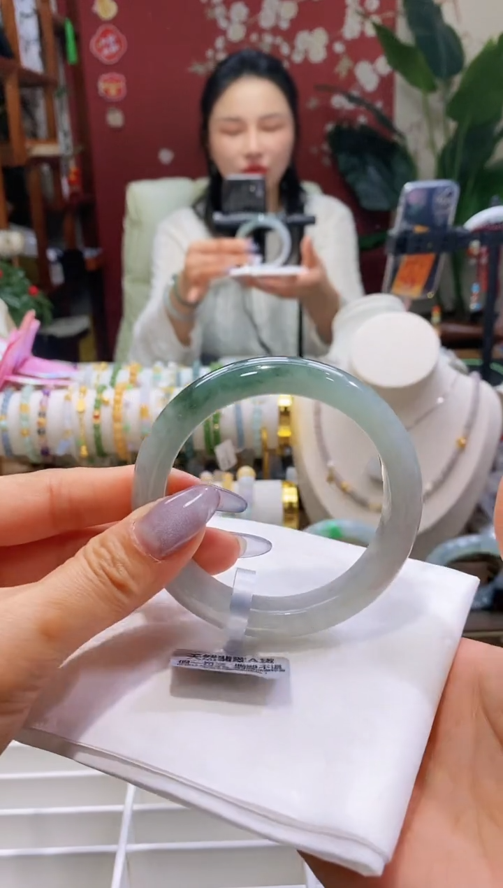 【闪购商品】翡翠手镯未镶嵌40/57.2/11.8*8.8