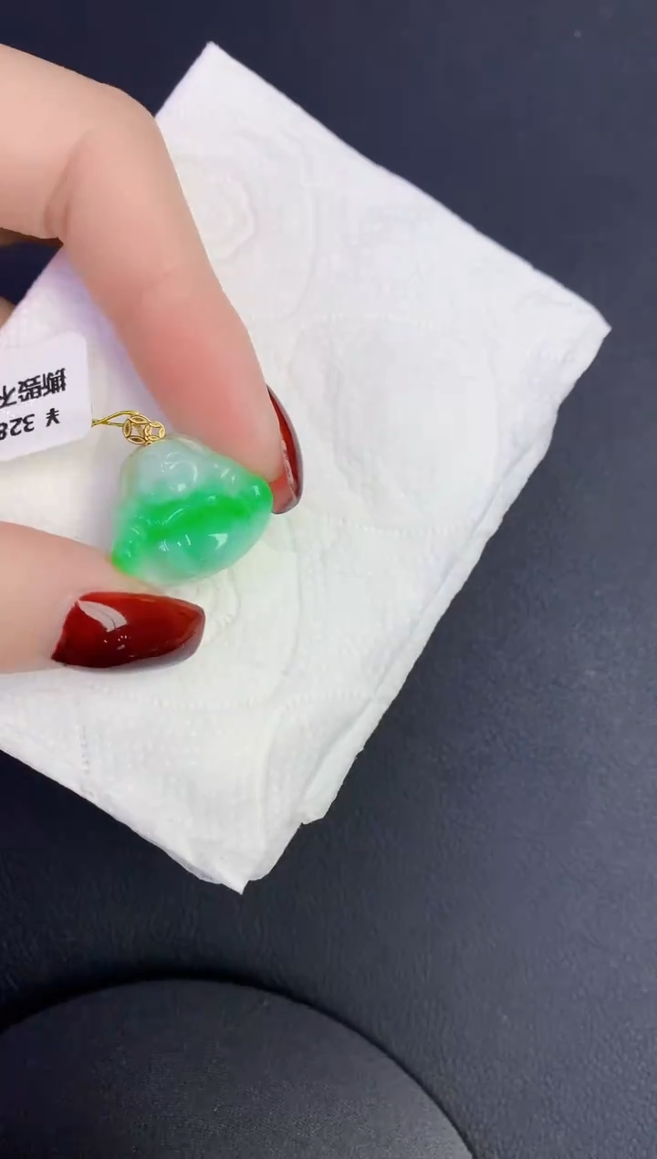 颈饰18K金镶嵌翡翠缅甸天然翡翠A货