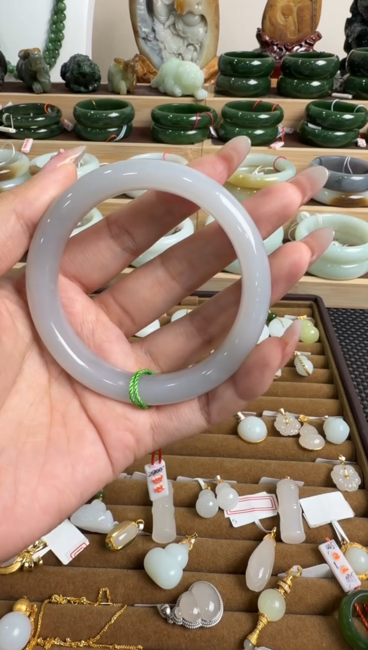 颈饰未镶嵌和田玉手镯60