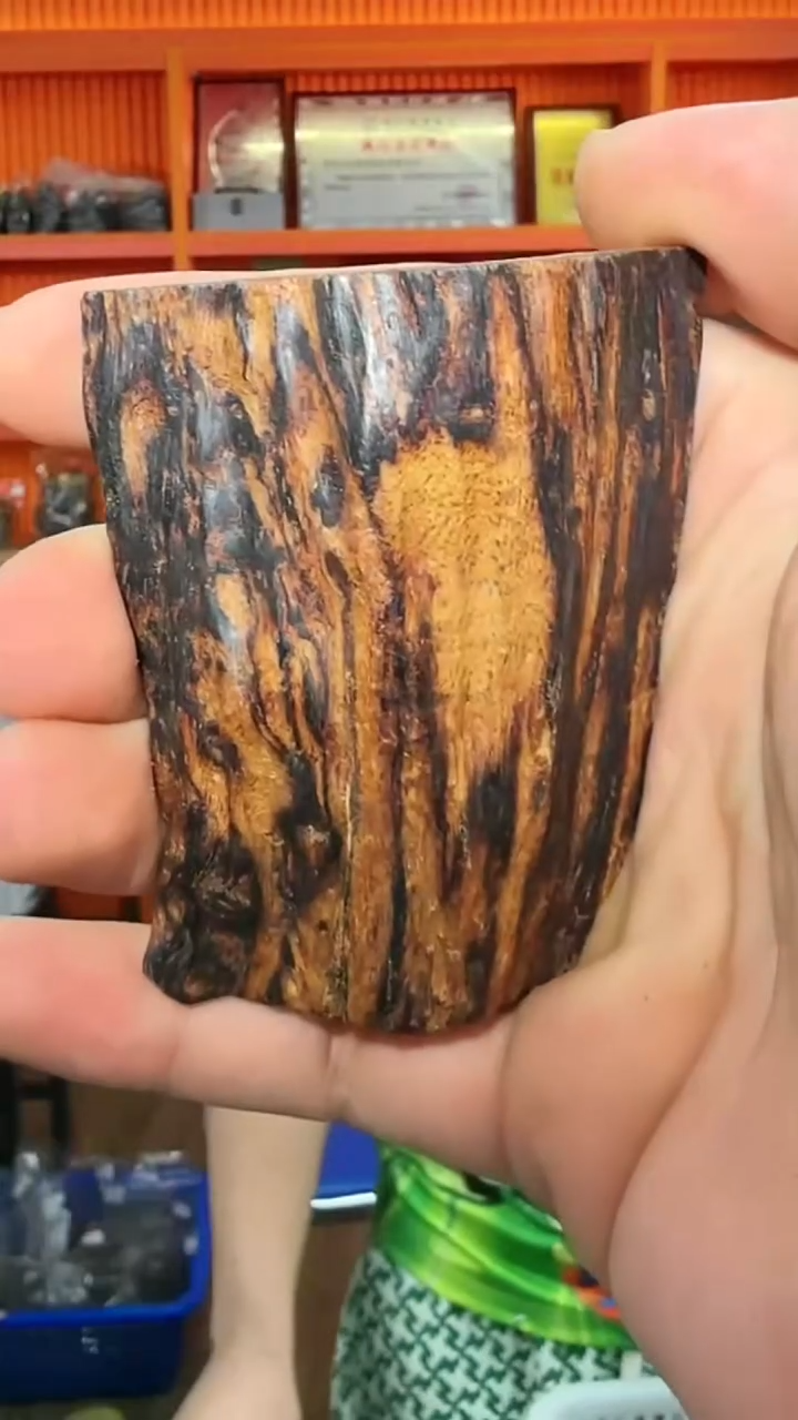 沉香手把件414号多样性发一