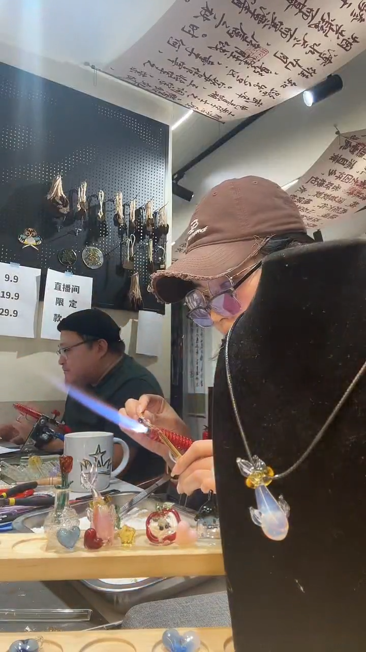 颈饰玻璃小行星专拍 鲸鱼