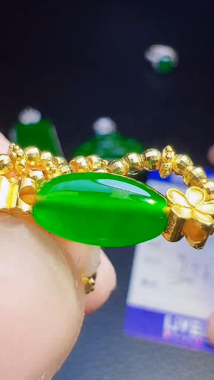 18K金镶嵌手链翡翠£****?翡翠