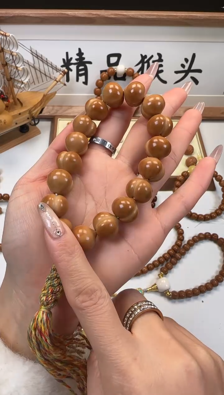 手串桃核啥***待屁桃