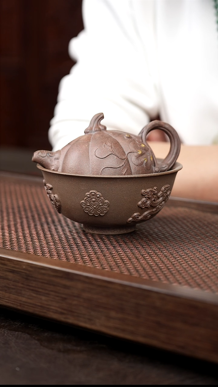 茶壶紫砂岩中泥南瓜+龙纹碗