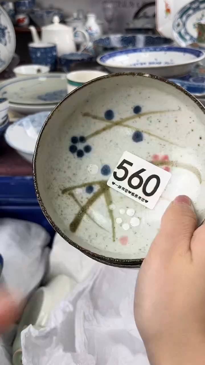用****7        560 