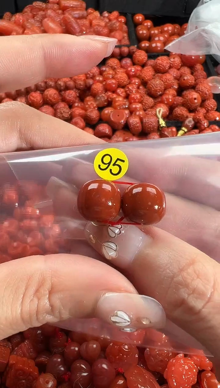 颈饰未镶嵌南红玛瑙1