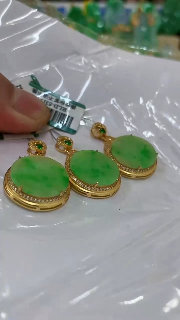 【闪购商品】翡翠银S925镶嵌吊坠(不含链)多样性发货其中一件