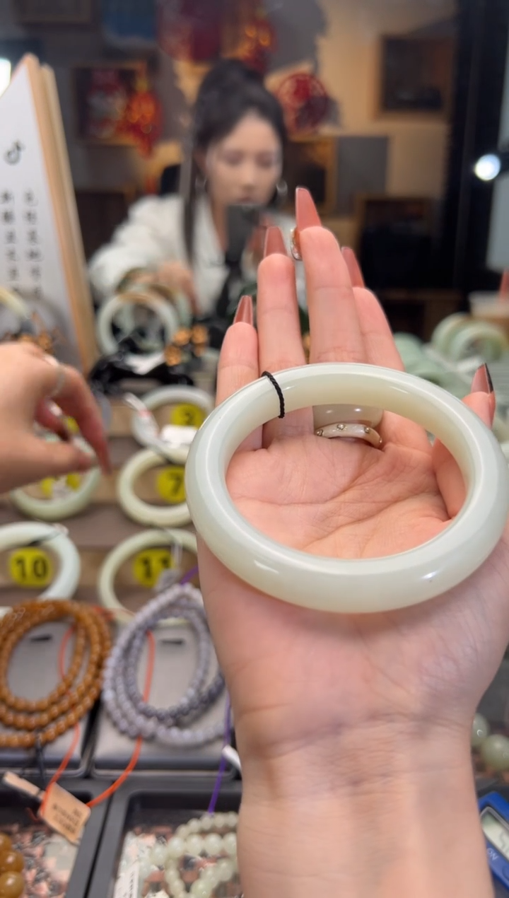 【闪购商品】和田玉手镯未镶嵌且末料青白玉手镯