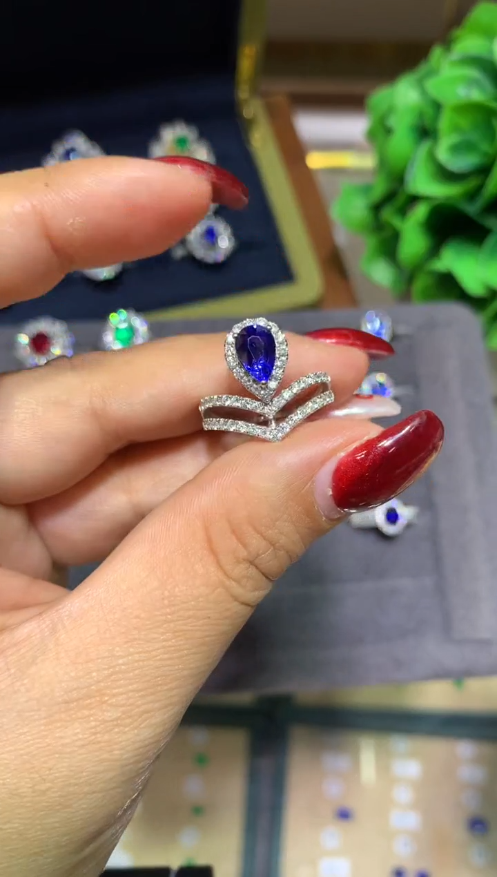 戒指蓝宝石18K金镶嵌1.57ct