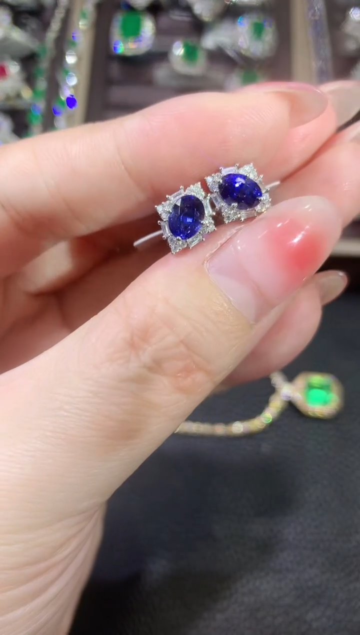 【闪购商品】蓝宝石耳饰18K金镶嵌C77 