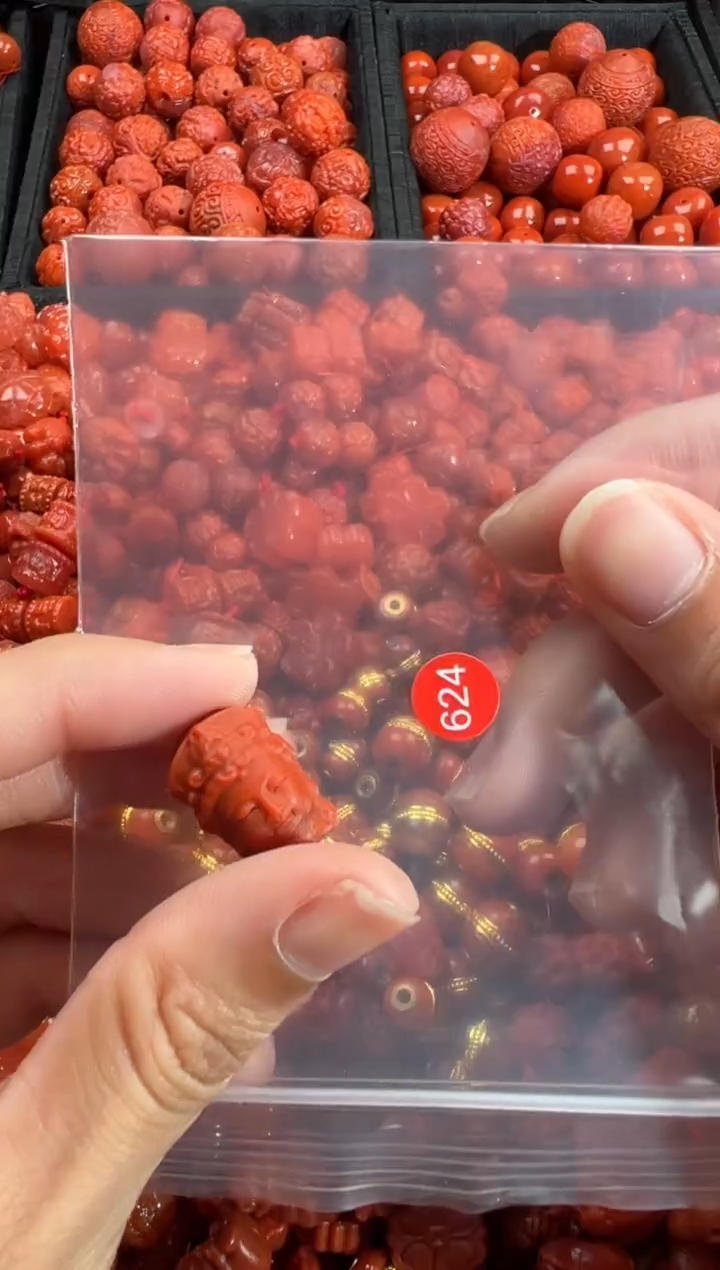 南红玛瑙未镶嵌颈饰1