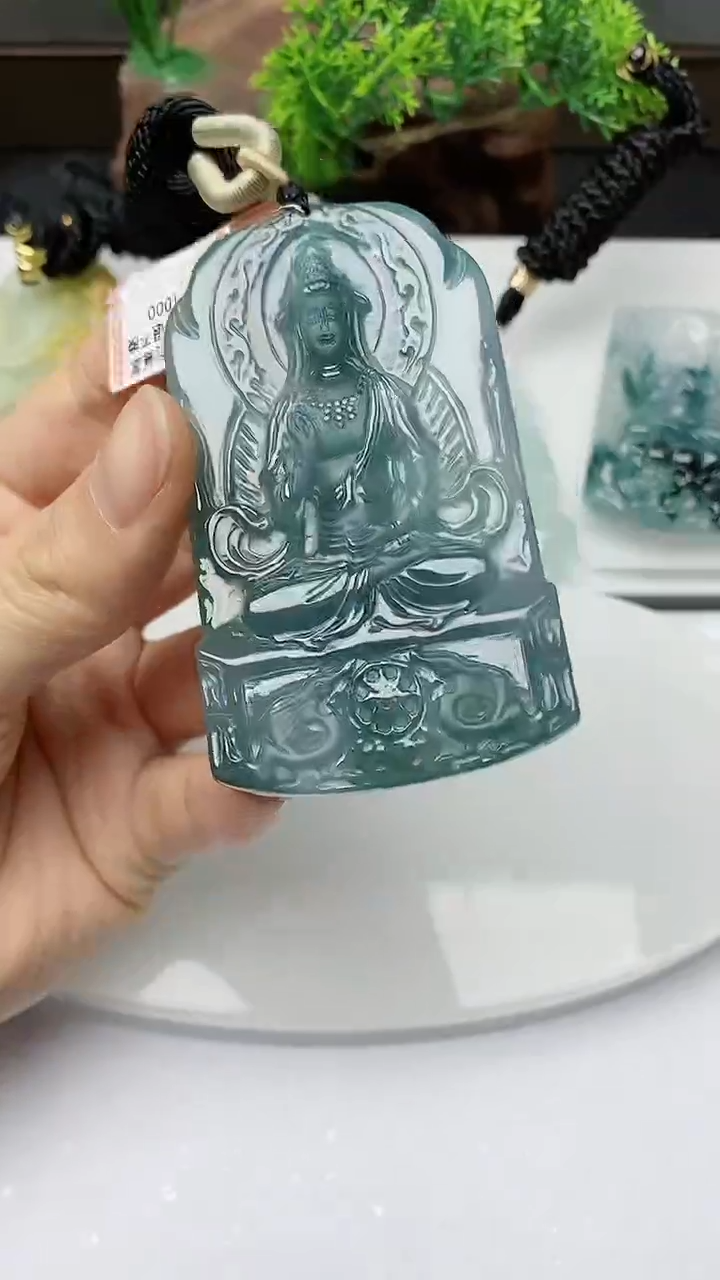 【闪购商品】翡翠颈饰未镶嵌         