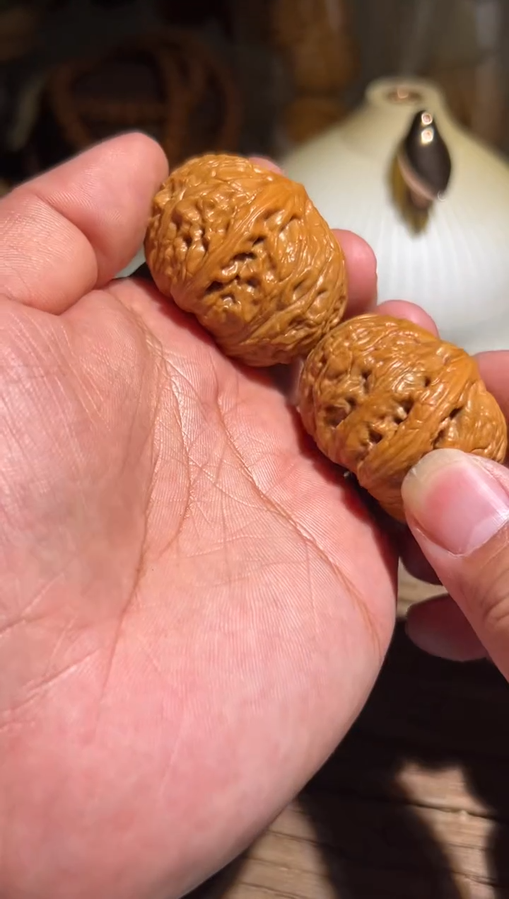 【闪购商品】文玩核桃吊坠苹果/浅香