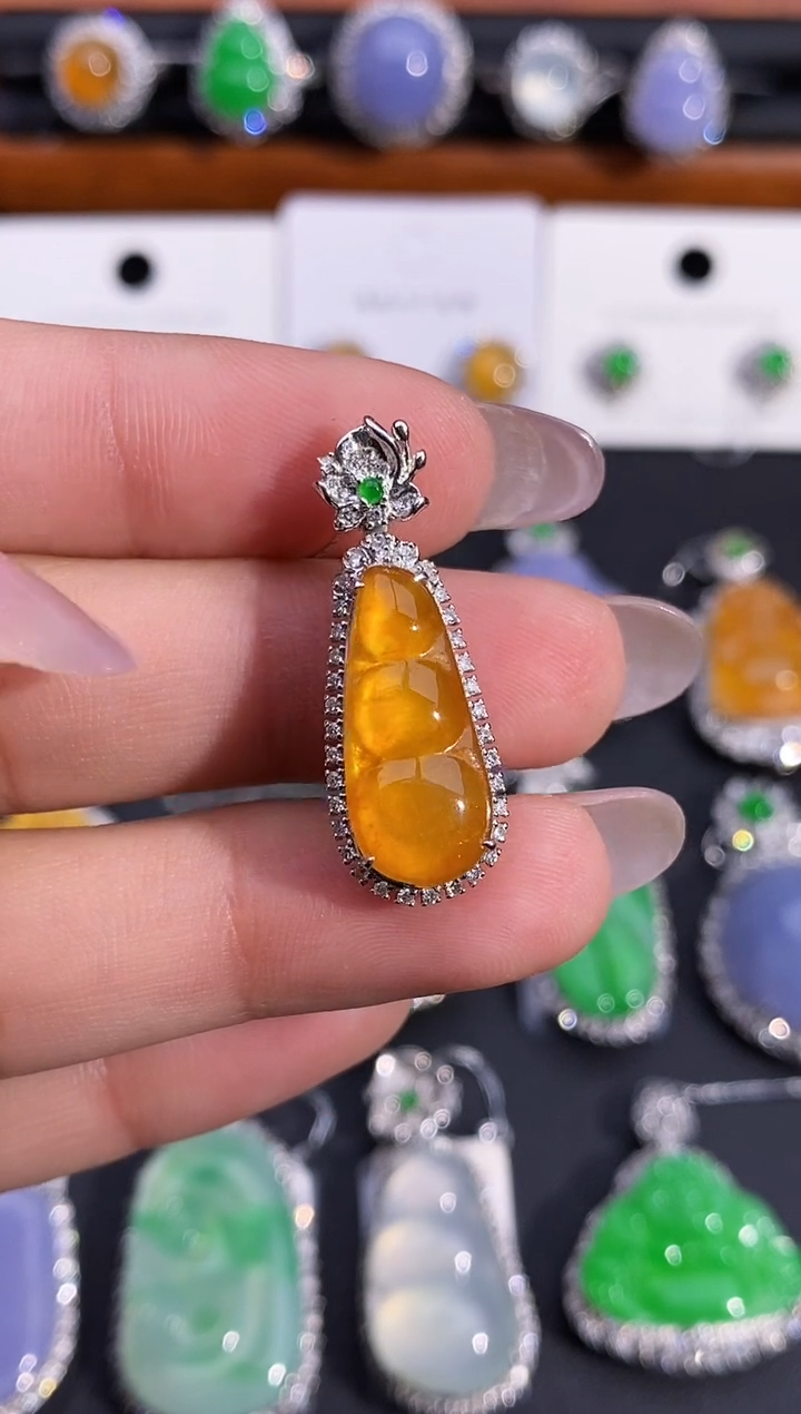 【闪购商品】翡翠颈饰18K金镶嵌吊坠