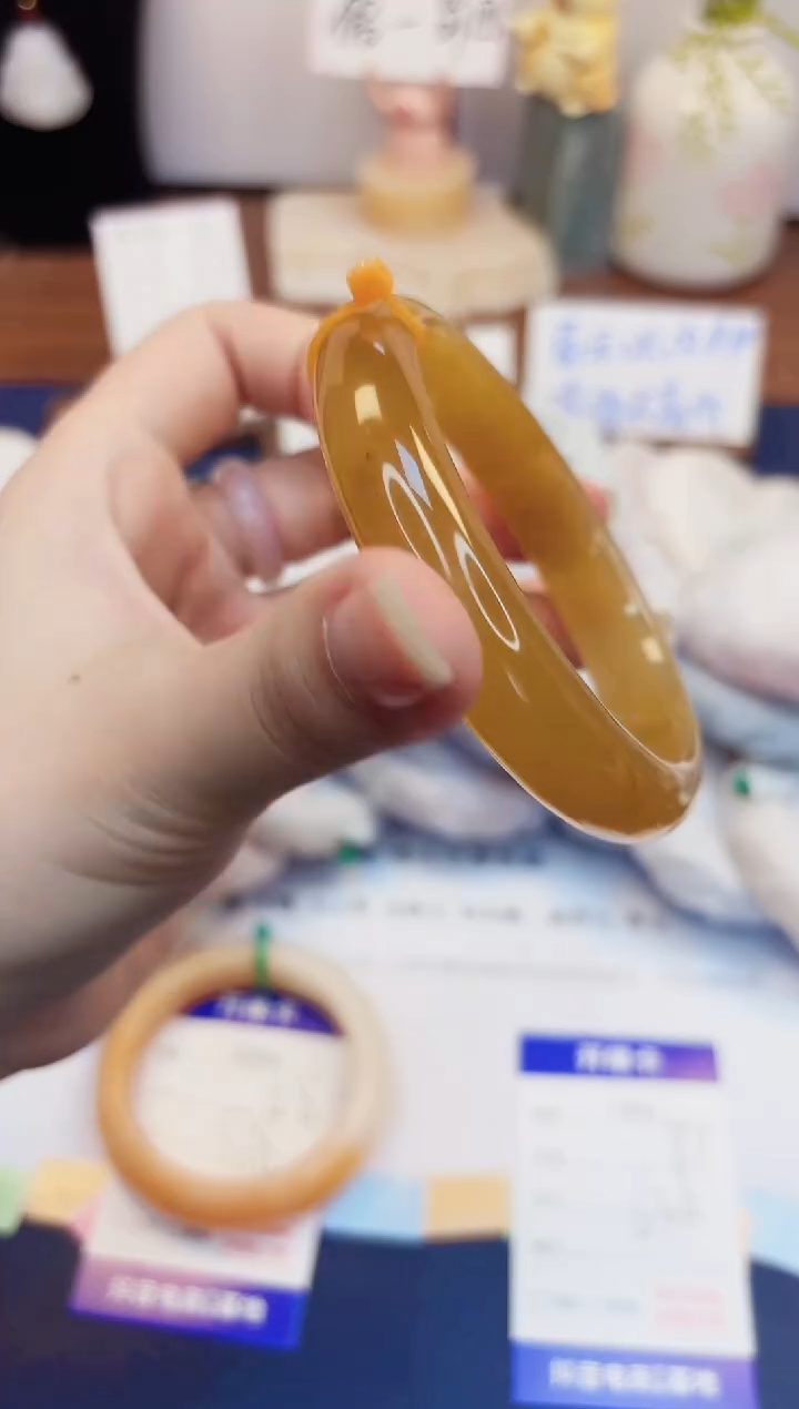 【闪购商品】石英质玉手镯未镶嵌100-财气镯-圈口63