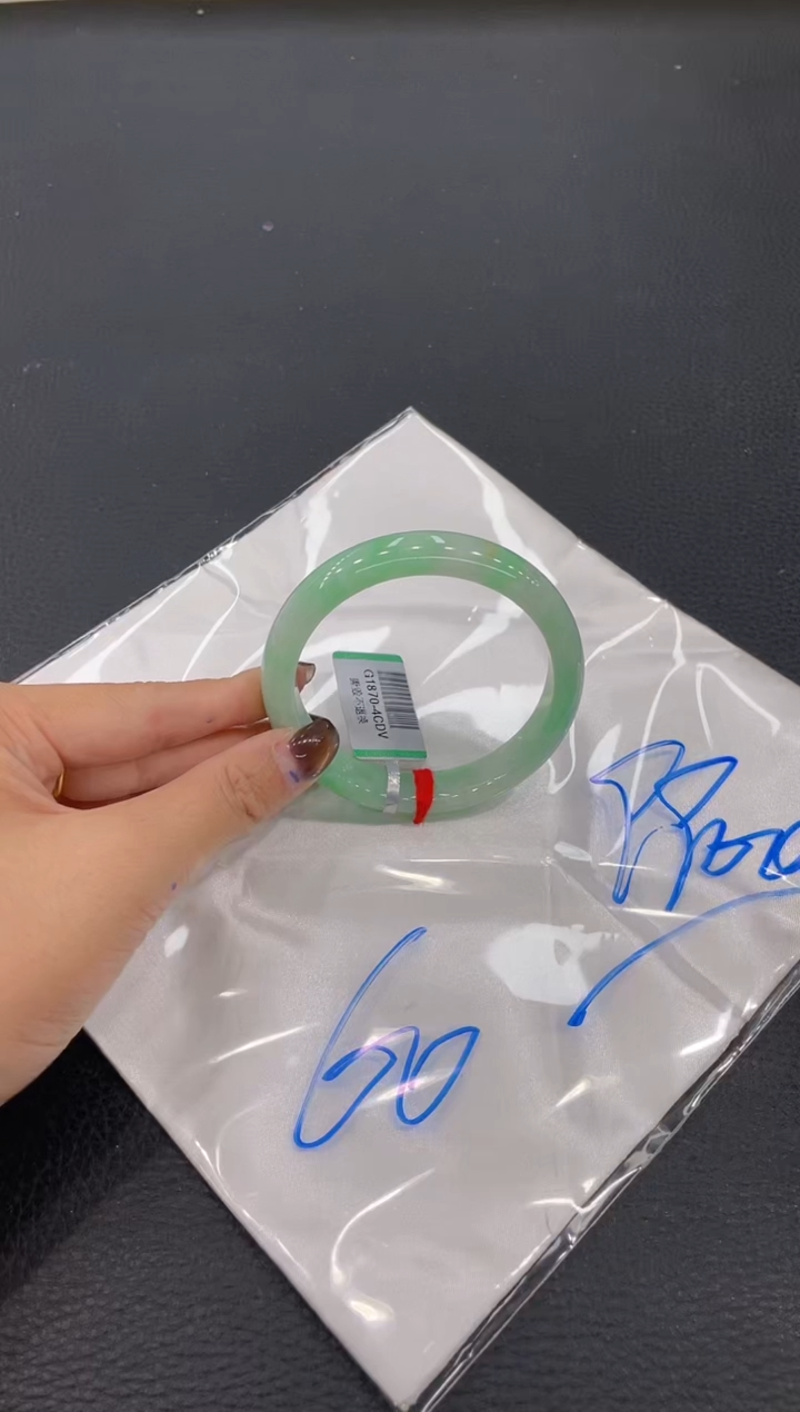 【闪购商品】翡翠手镯未镶嵌手镯