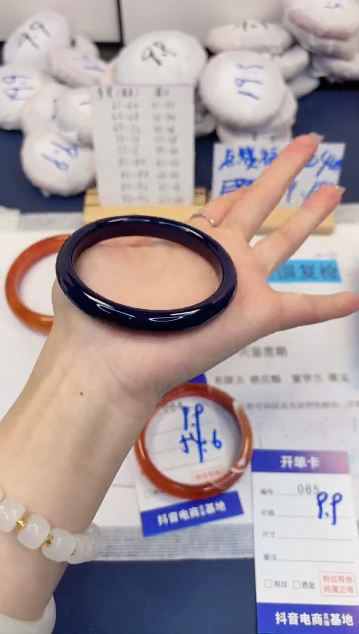 【闪购商品】石英质玉手镯未镶嵌65-玛瑙-圈口60