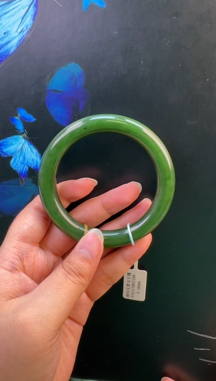 未镶嵌手镯和田玉手镯