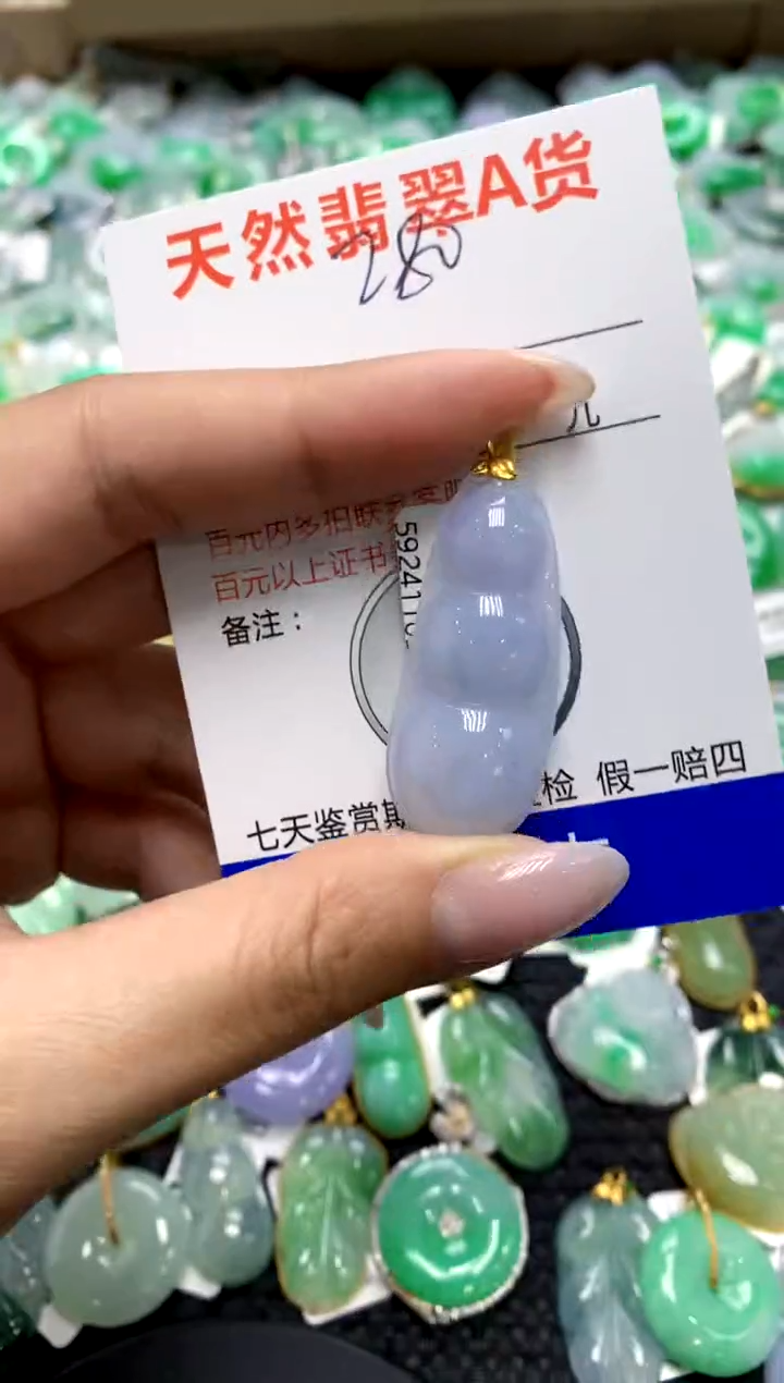 翡翠18K金镶嵌颈饰1111111111111111