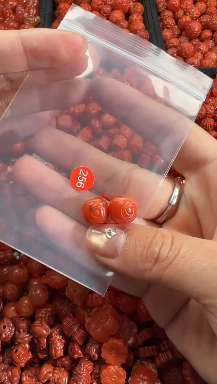 【闪购商品】南红玛瑙未镶嵌颈饰1