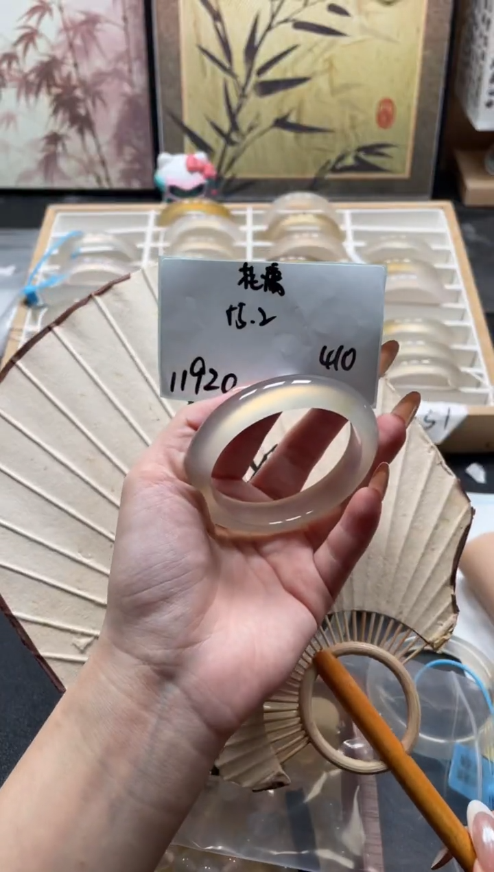 玛瑙/玉髓手镯未镶嵌?*庸11920