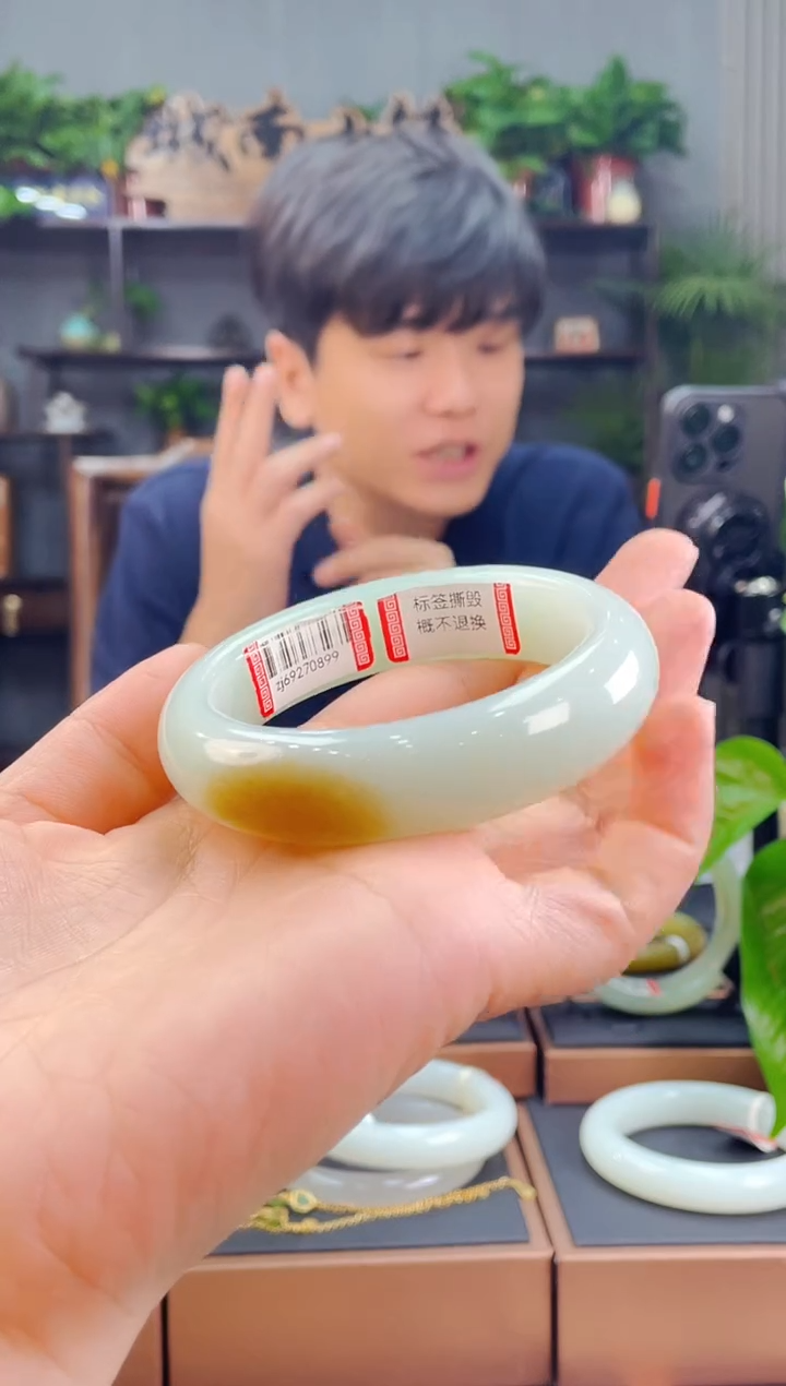 和田玉手镯未镶嵌57一口糖69270899