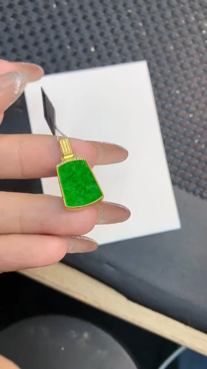 颈饰未镶嵌翡翠1