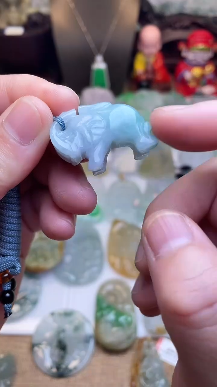 颈饰未镶嵌翡翠象