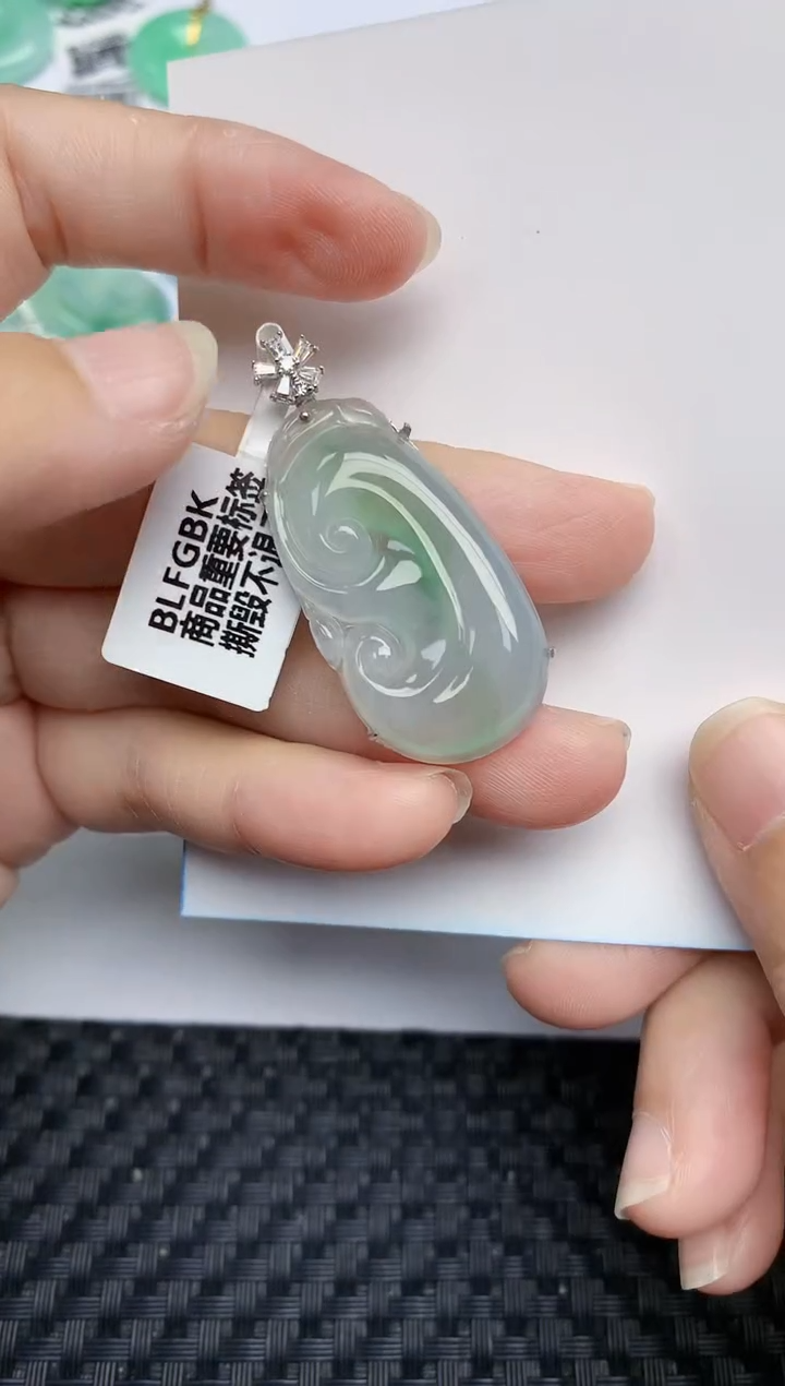 翡翠18K金镶嵌颈饰天然翡翠A货