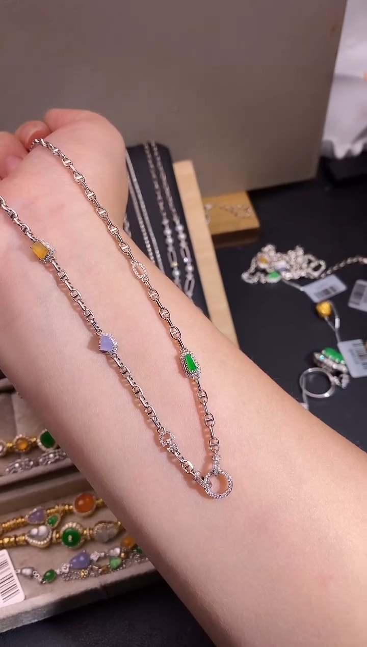 颈饰18K金镶嵌翡翠项链