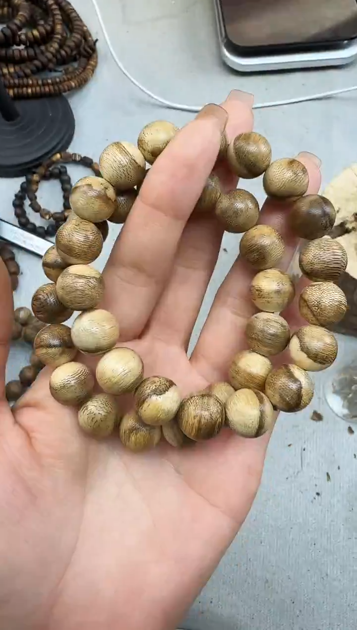 沉香手串1.2海南树心格圆珠单圈多样性发一