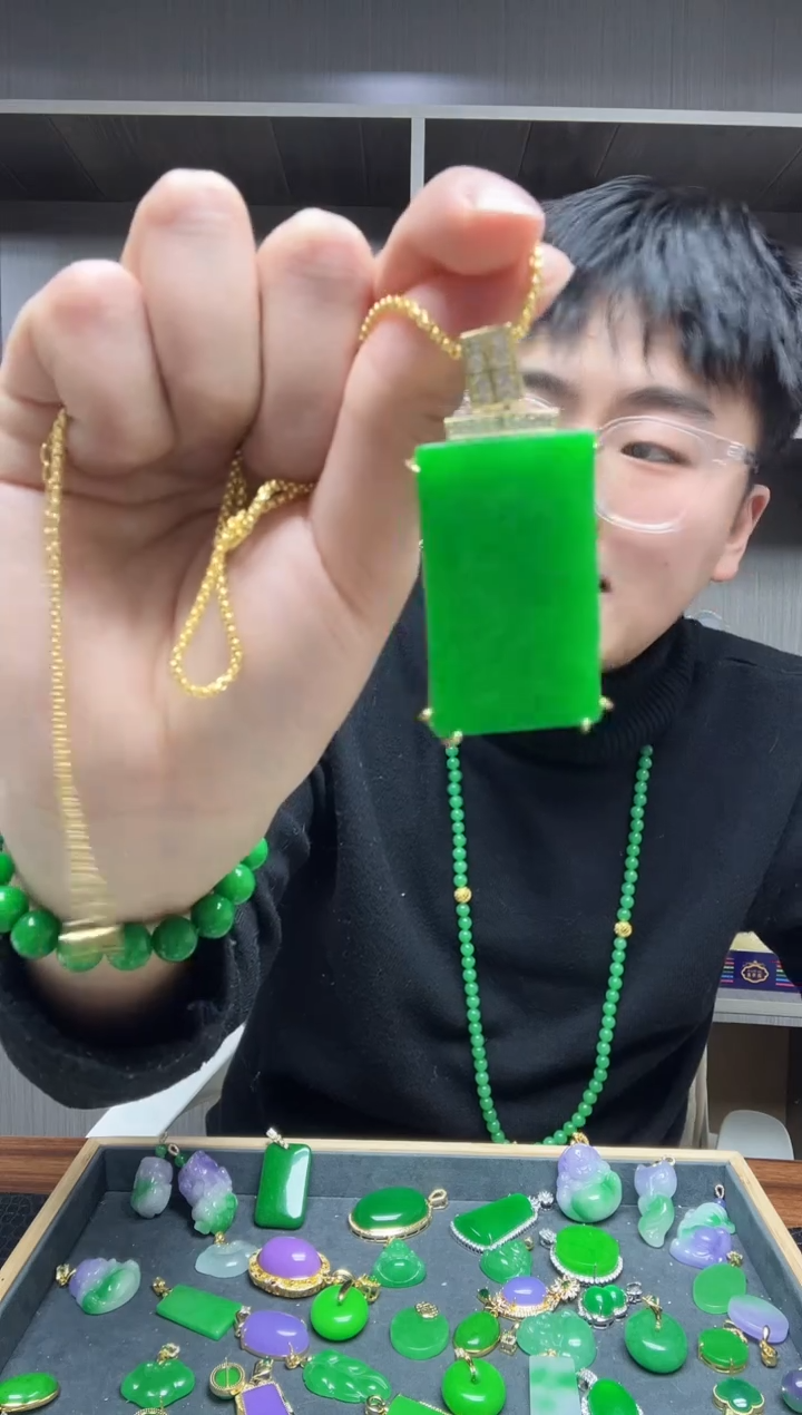 【闪购商品】翡翠吊坠(赠链)14K金镶嵌吊坠