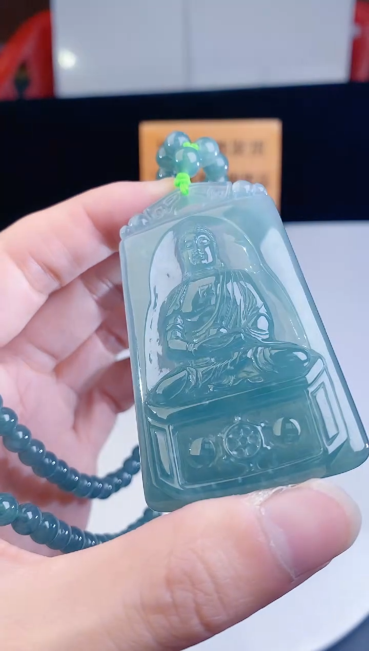 颈饰未镶嵌翡翠  