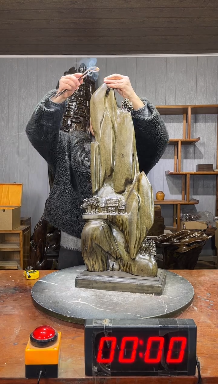 金丝楠勇***…阴沉木山水倒流香