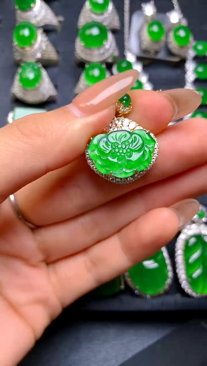 【闪购商品】翡翠吊坠(赠链)银S925镶嵌花花吊坠