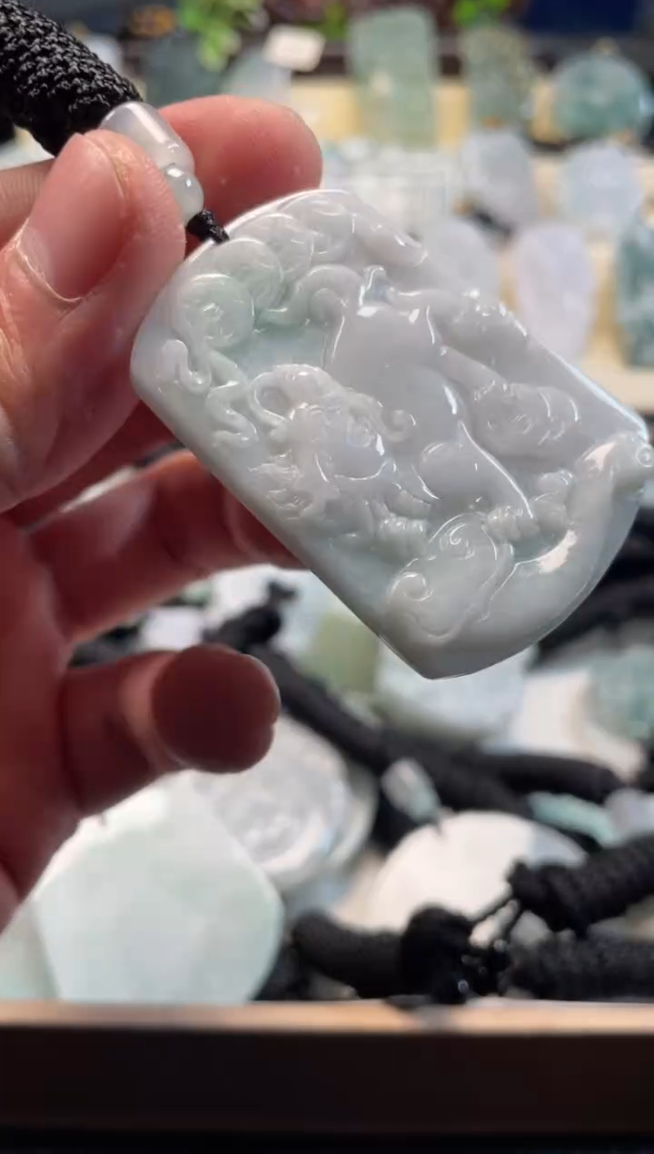 颈饰未镶嵌翡翠12/03/012