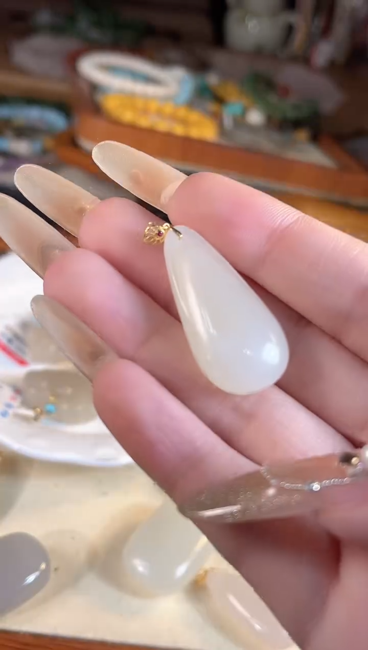 【闪购商品】和田玉吊坠(不含链)18K金镶嵌多样性发货其一