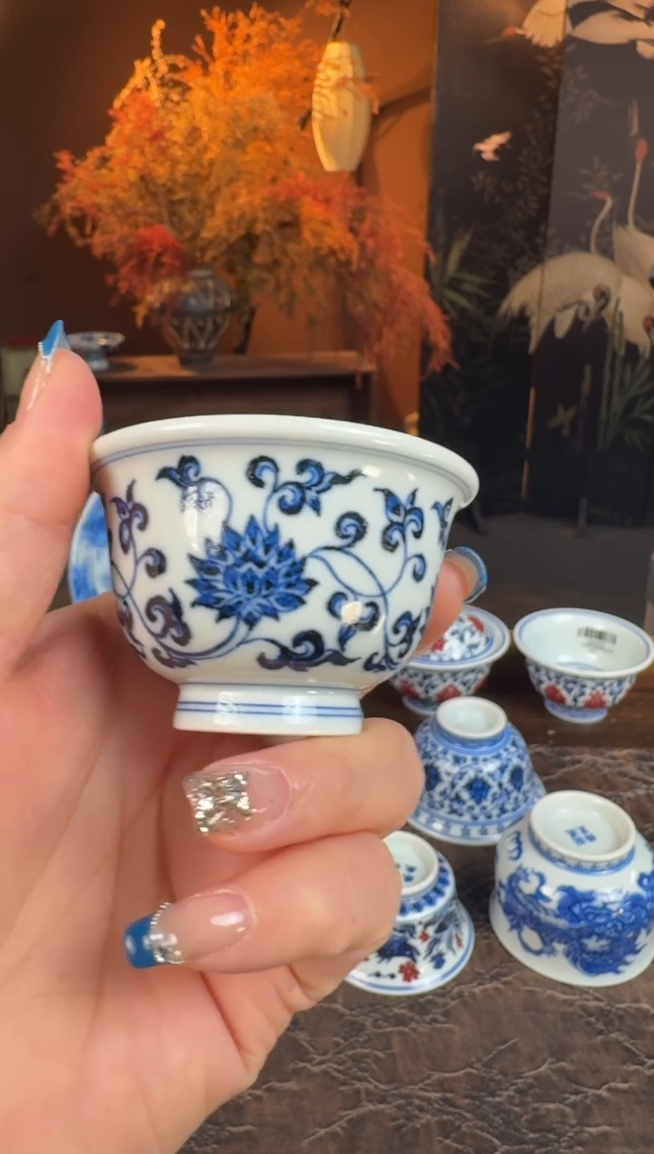 杯子三方器合青花缠枝莲小压手杯