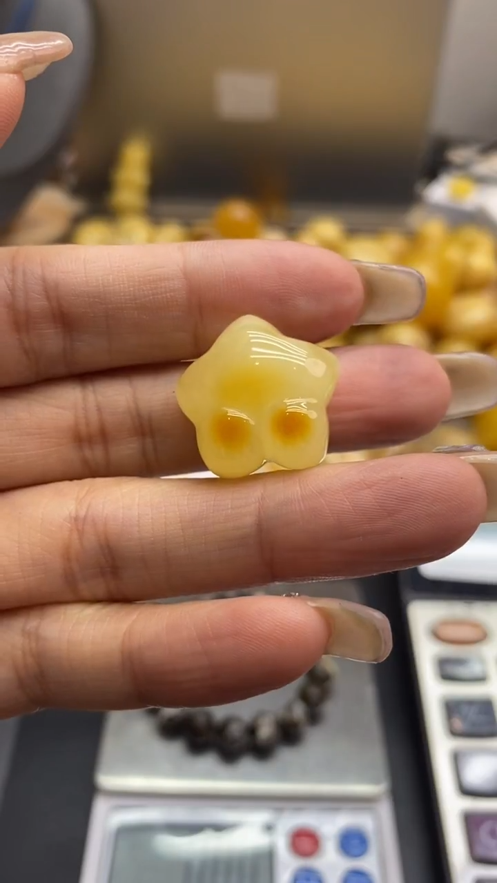 琥珀未镶嵌珠宝奇石1160