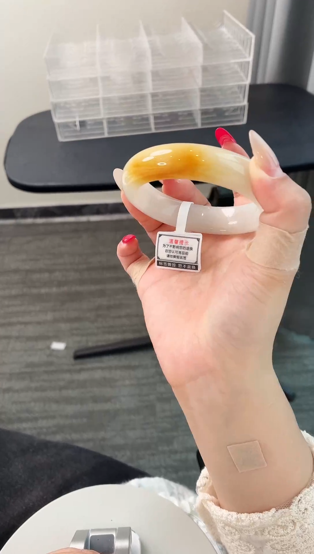 未镶嵌手镯石英质玉106.56