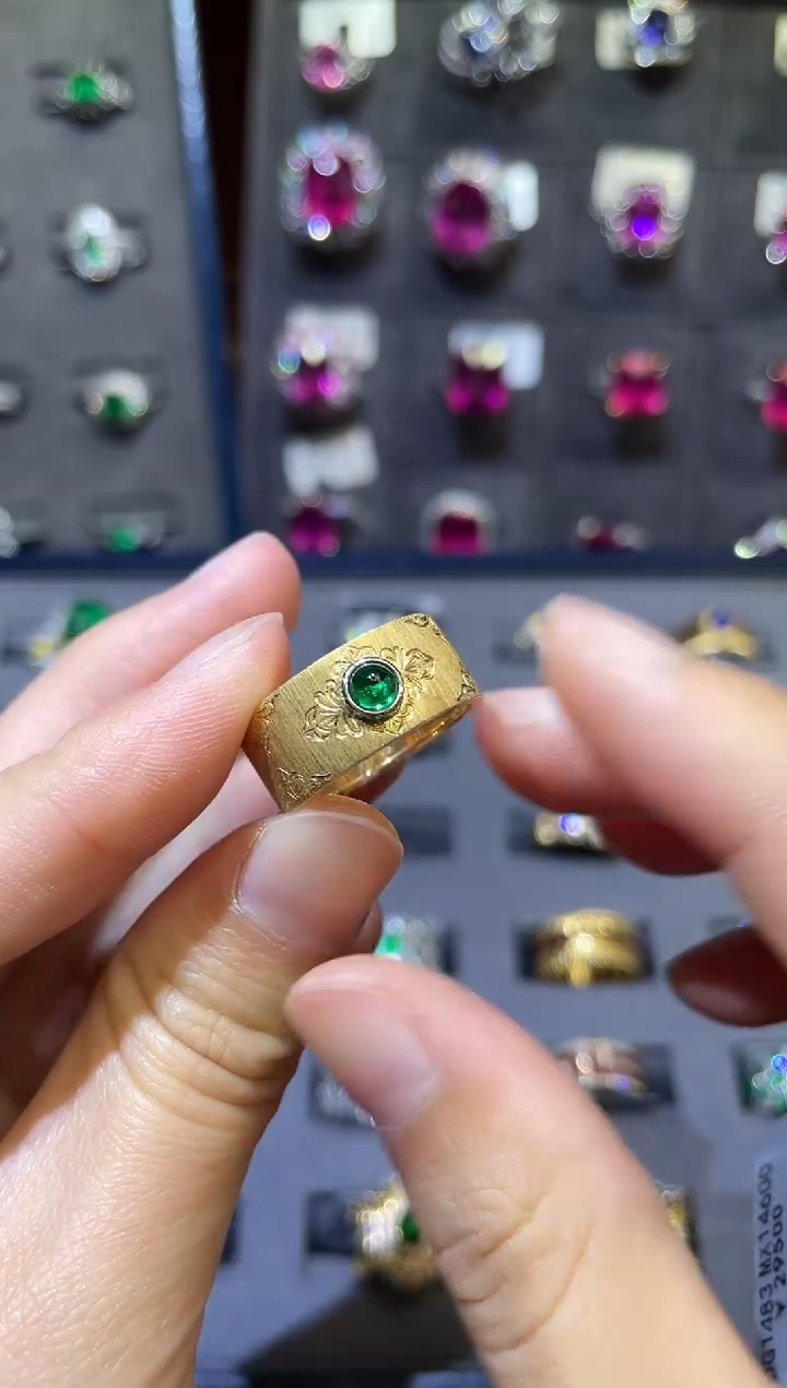 【闪购商品】祖母绿戒指18K金镶嵌/0.29ct