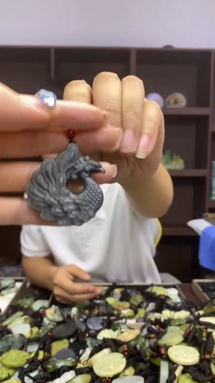 未镶嵌岫玉挂件 