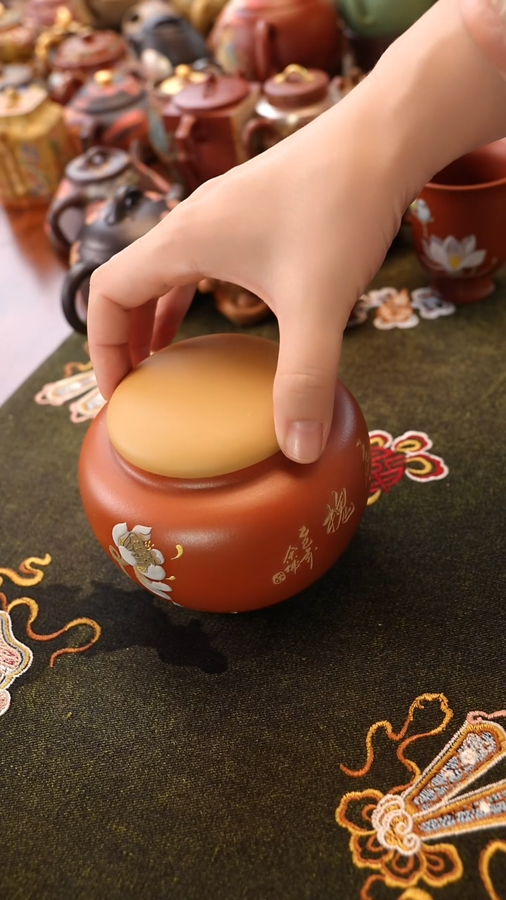 茶壶紫砂莲花茶叶罐