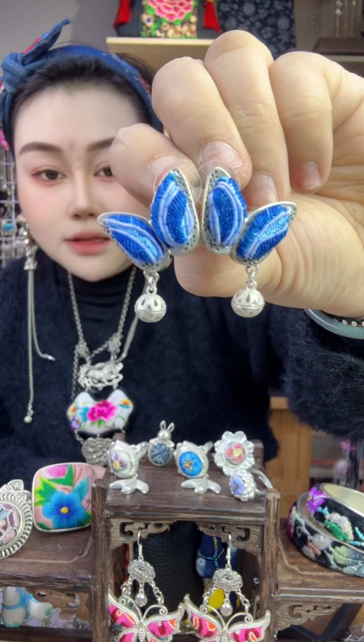 【闪购商品】刺绣纯手工苗绣非遗耳钉款