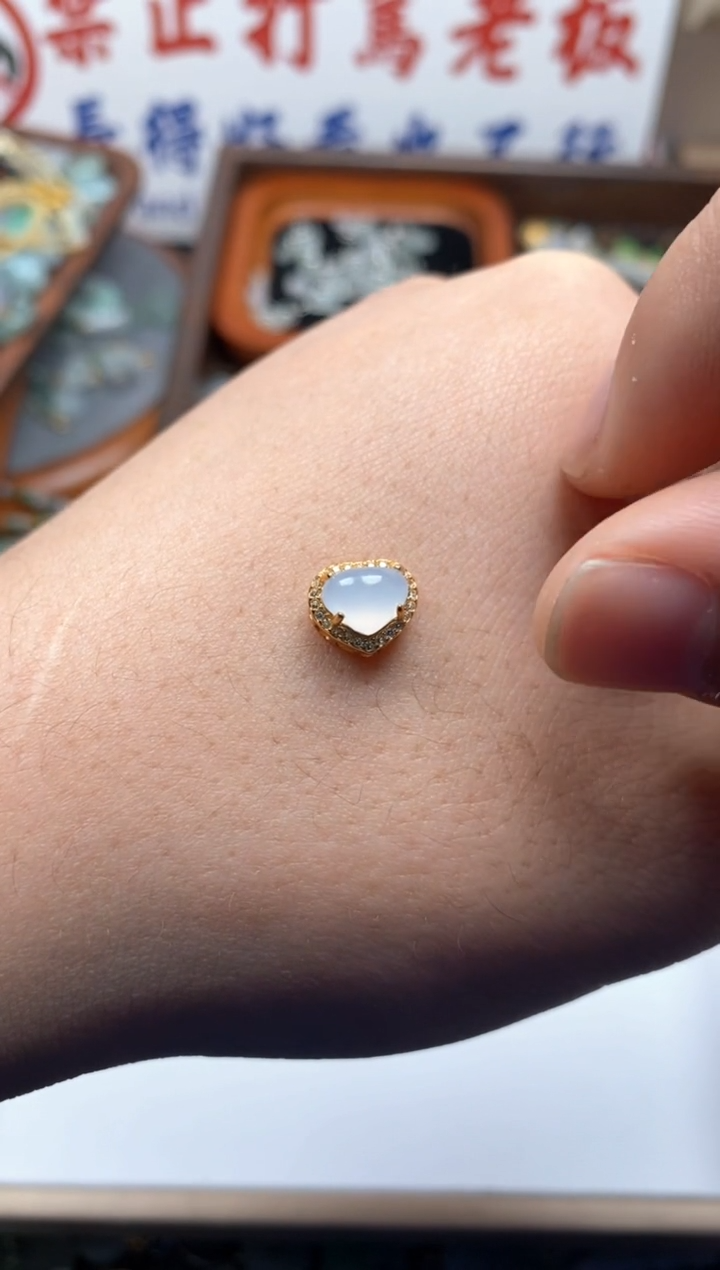 【闪购商品】翡翠颈饰未镶嵌哥哥