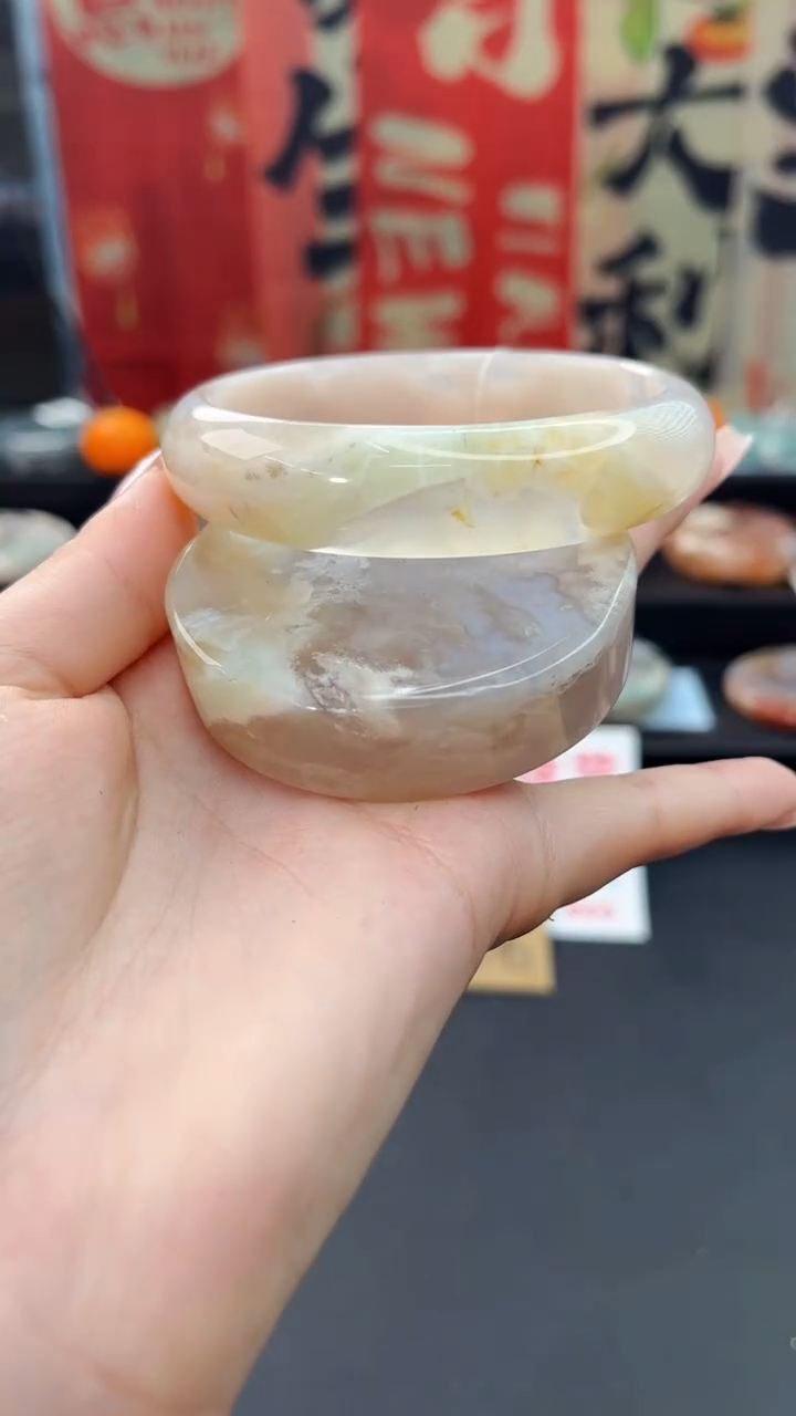 【闪购商品】石英质玉手镯未镶嵌赠送镯心（圈口）无证书61]2