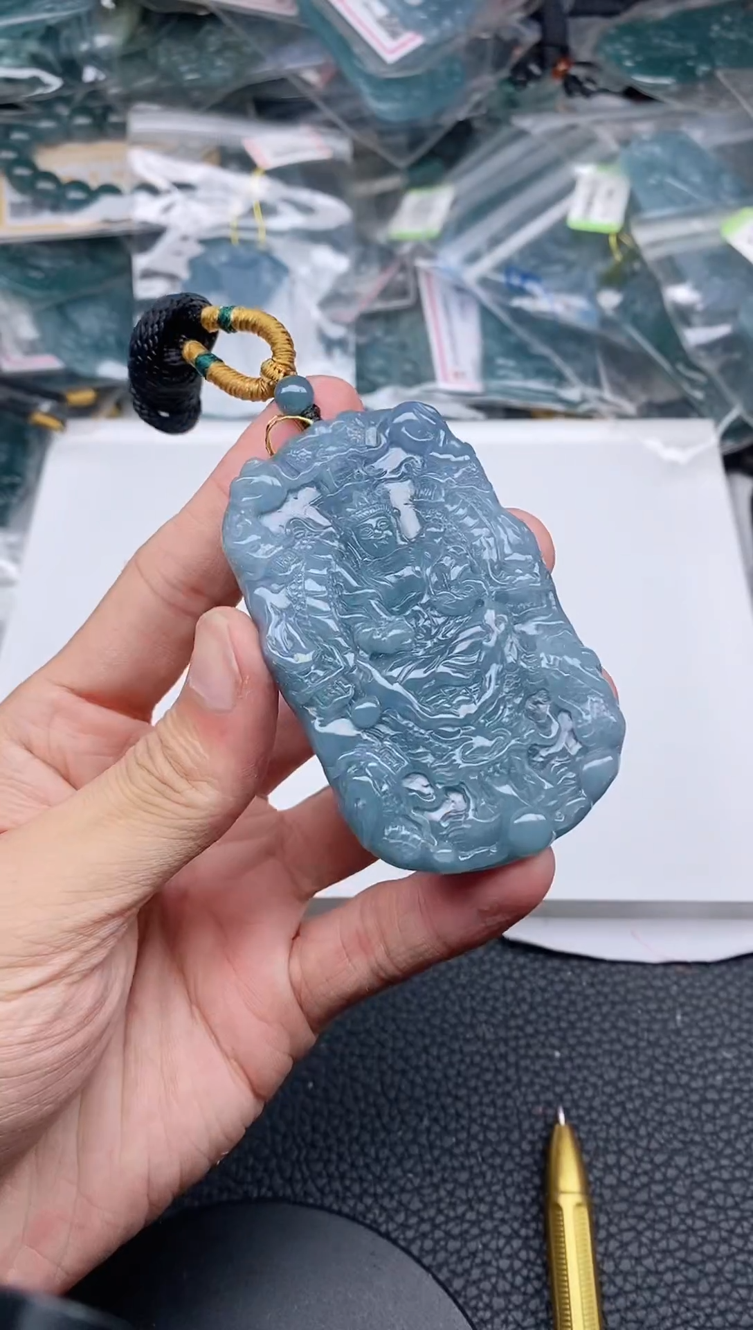 颈饰未镶嵌翡翠   