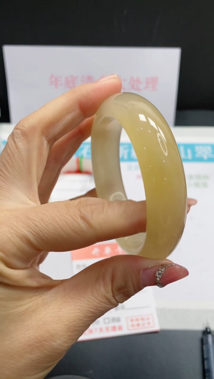 【闪购商品】石英质玉手镯未镶嵌129